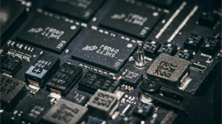 Cuộc đối đầu CPU mới: ARM thách thức Intel hay chỉ là chiêu gây chú ý?