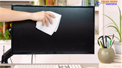 Cách vệ sinh màn hình máy tính đúng cách