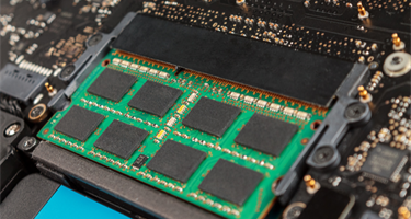 Sạc laptop qua đêm có hại không