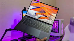 Vì sao màn hình laptop cùng phân khúc cấu hình lại khác biệt về giá