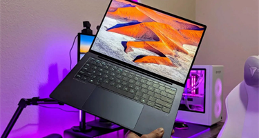 Vì sao màn hình laptop cùng phân khúc cấu hình lại khác biệt về giá