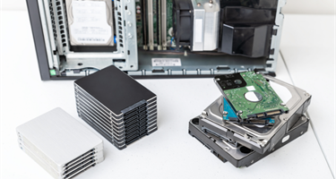 Nâng cấp RAM hay SSD trước để máy chạy nhanh hơn